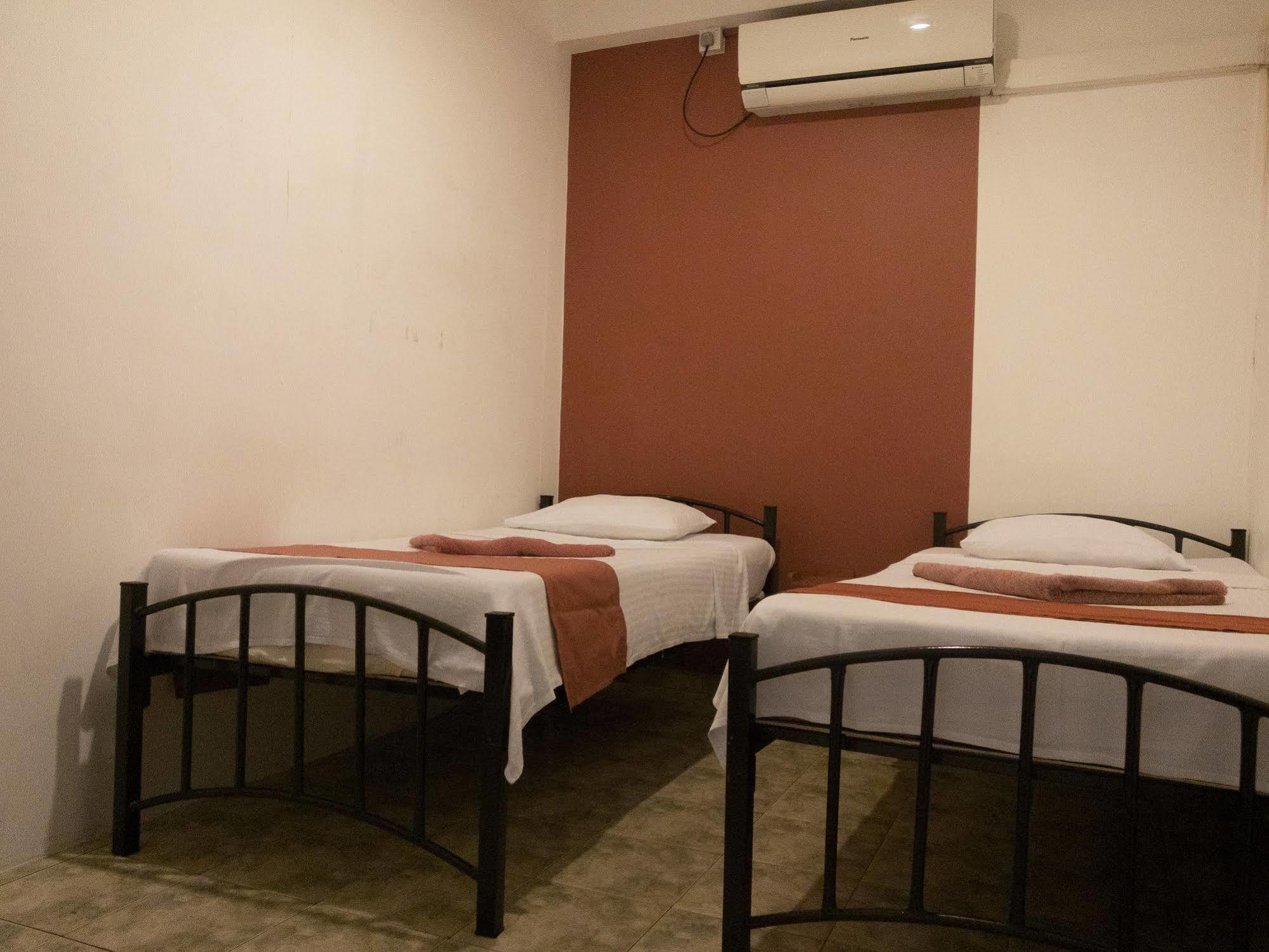 แบ็คแพค ลังกา Hostel โคลอมโบ ภายนอก รูปภาพ